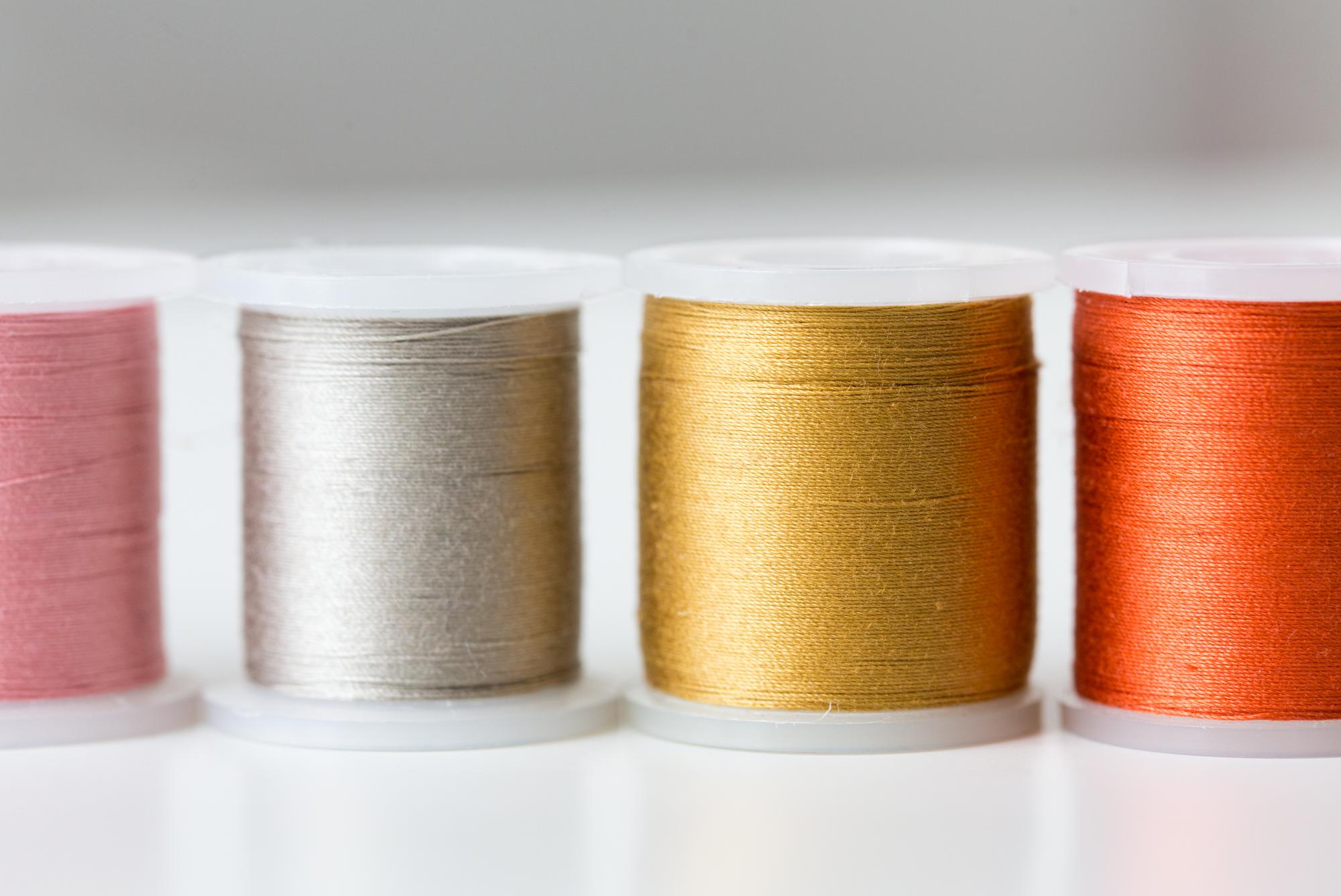 Studio di combinazione di fili metallo e cotone